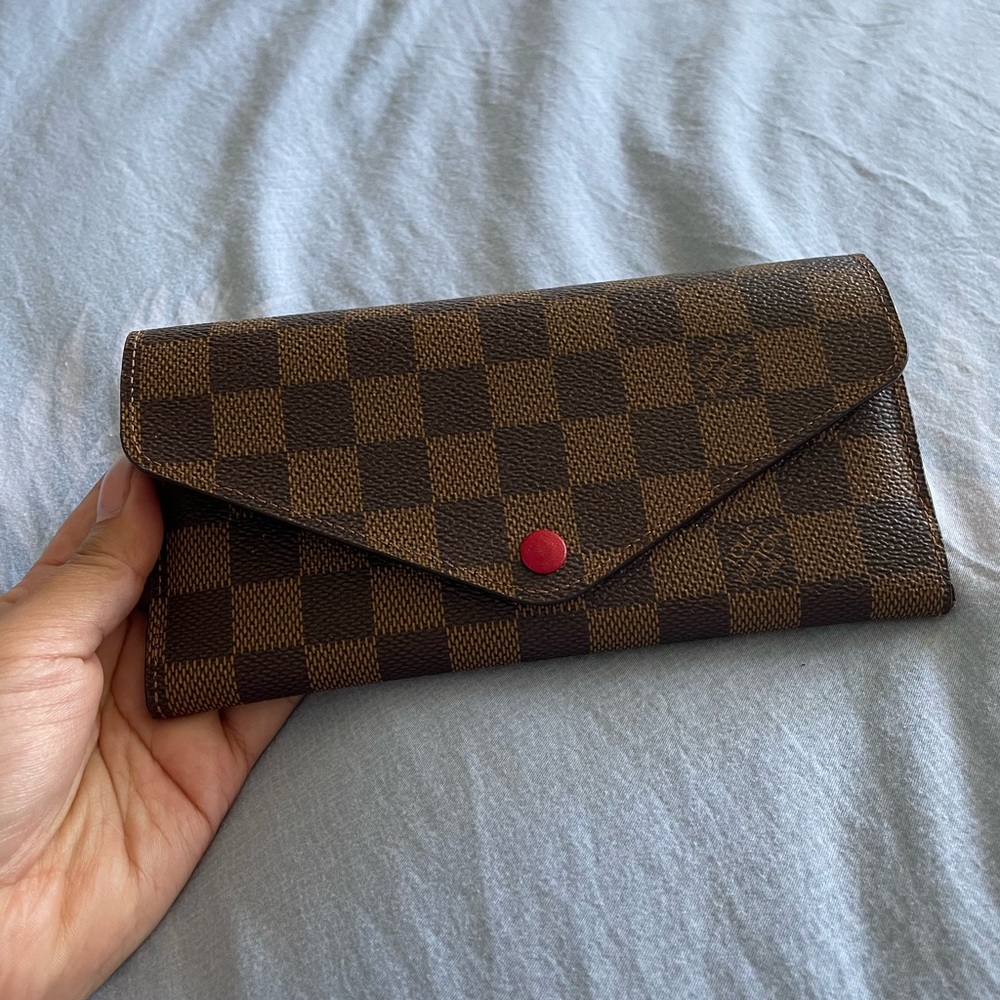 Women’s Louis Vuitton josephine Wallet Damier
